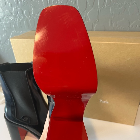 Christian Louboutin
Loubirain Calf-High Rain Boots Size 39 - Picture 6 of 7